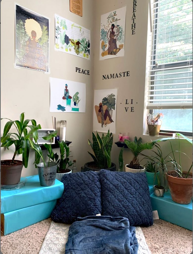 Plant Meditation Room by @quay_nicole on Instagram