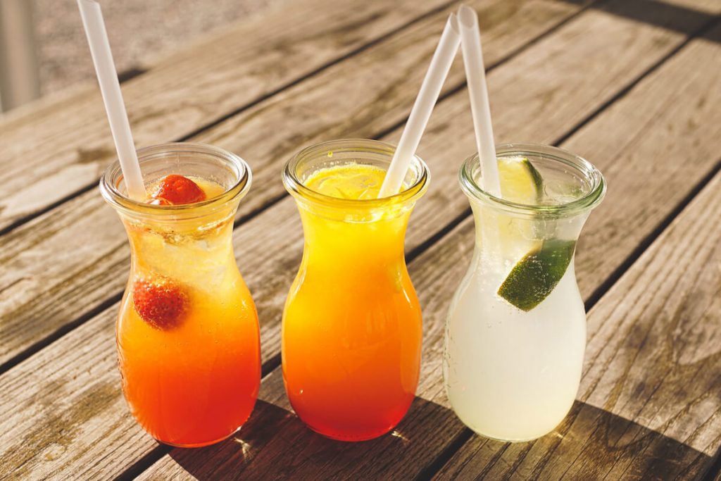 Three fun drinks for a lemonade party in the garden - drinks on a wooden deck - Photo by Susanne Jutzeler from Pexels