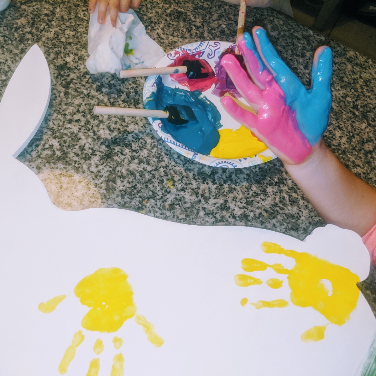 DIY Handprint Bunny Easter Sign Decoration