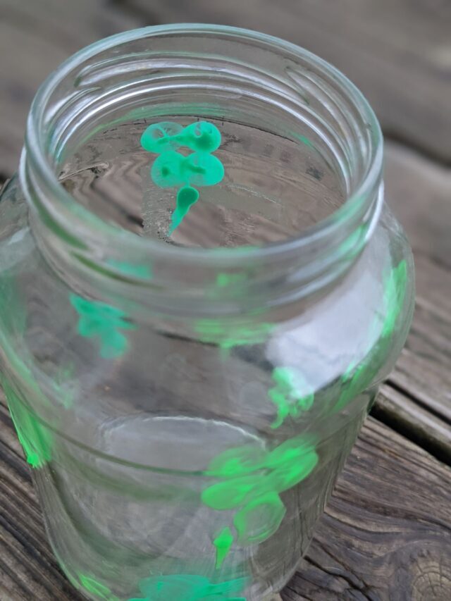 Thumbprint Shamrock Vase – An Adorable St. Patrick’s Day Craft