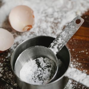 Measuring cups and egg shell - Image courtesy of Klaus Nielsen from Pexels