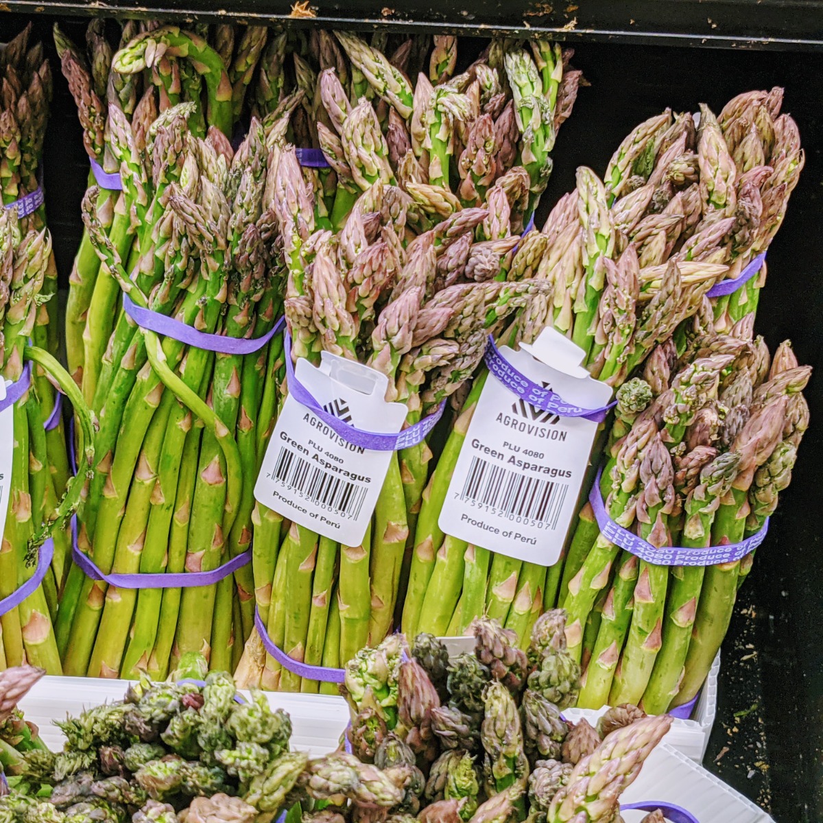 Fresh asparagus is delicious 