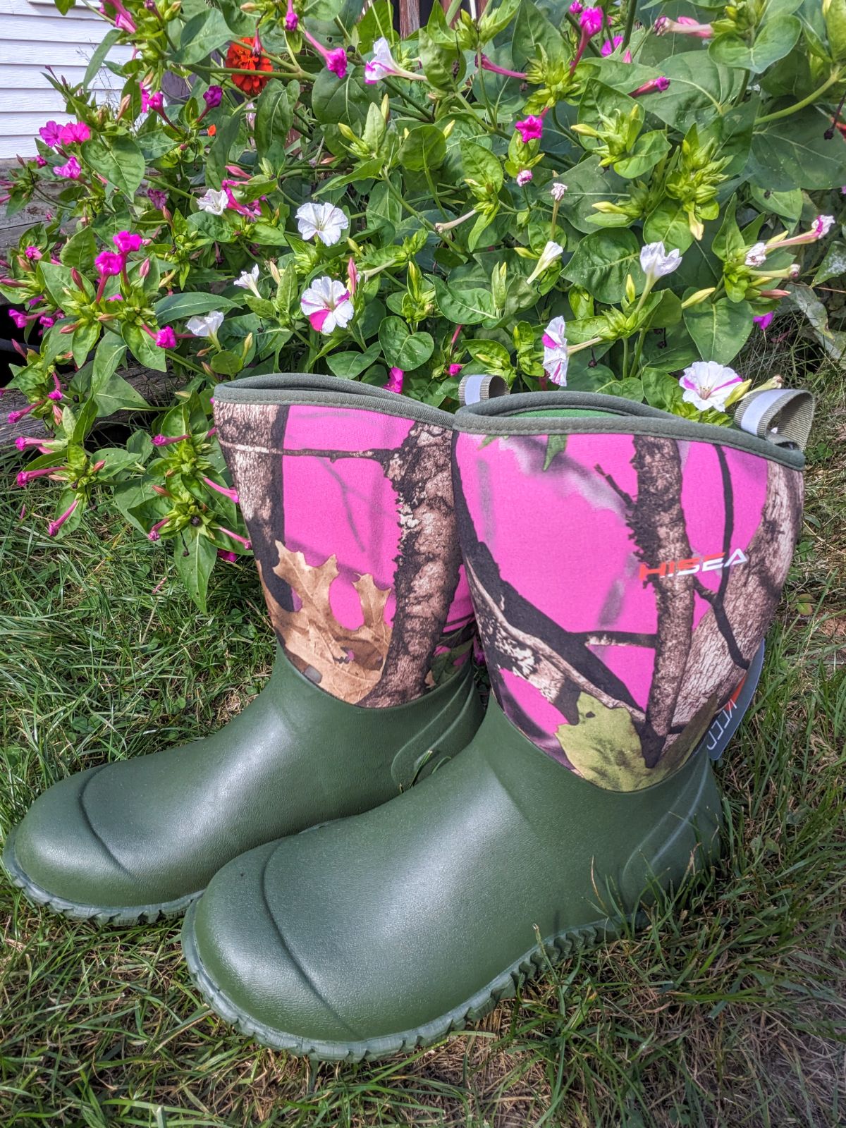 Garden boots with 4 o'clock flowers